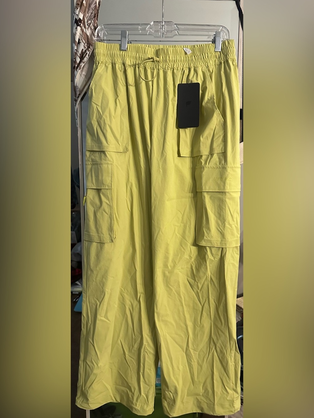 NWT RARE Fabletics The Heights Cargo Pants in Citrine Green - M - Picture 6 of 8